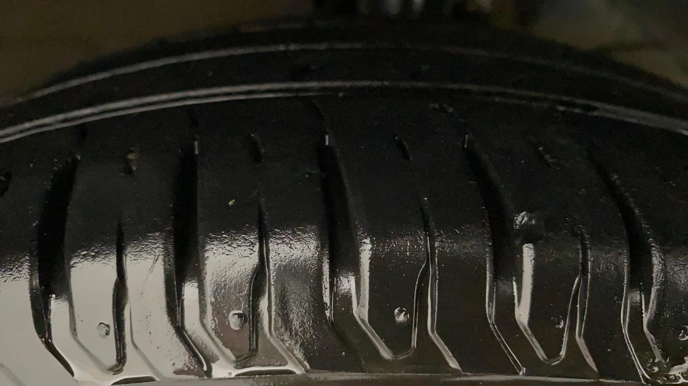 2021 Maruti XL6 ALPHA MT, Petrol, Manual, 28,079 km, Right Front Tyre Tread