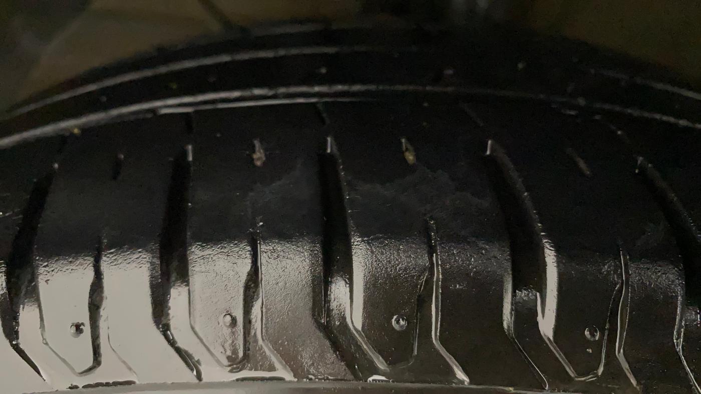 2021 Maruti XL6 ALPHA MT, Petrol, Manual, 28,079 km, Left Front Tyre Tread