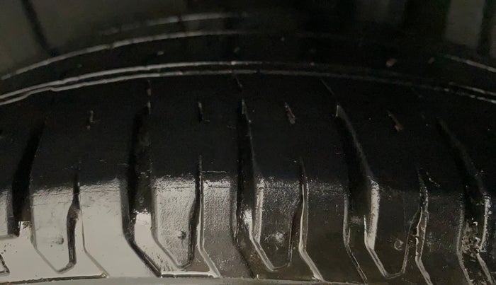 2021 Maruti XL6 ALPHA MT, Petrol, Manual, 28,079 km, Left Rear Tyre Tread