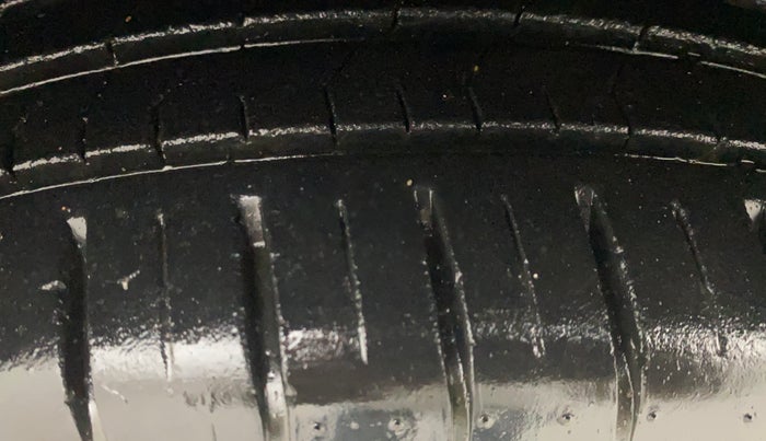 2023 Toyota Glanza V AMT, Petrol, Automatic, 33,410 km, Left Front Tyre Tread