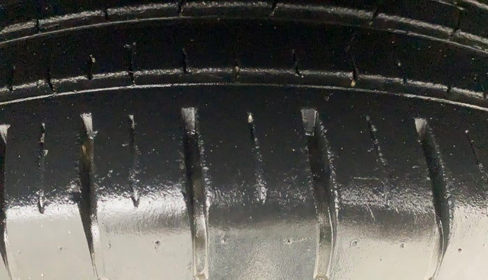 2023 Toyota Glanza V AMT, Petrol, Automatic, 33,410 km, Left Rear Tyre Tread