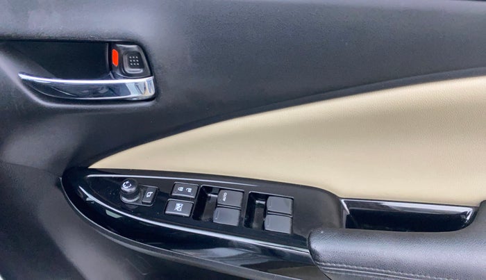 2023 Toyota Glanza V AMT, Petrol, Automatic, 33,410 km, Driver Side Door Panels Control