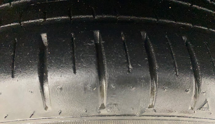 2023 Toyota Glanza V AMT, Petrol, Automatic, 33,410 km, Right Front Tyre Tread