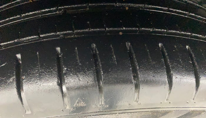 2023 Toyota Glanza V AMT, Petrol, Automatic, 33,410 km, Right Rear Tyre Tread