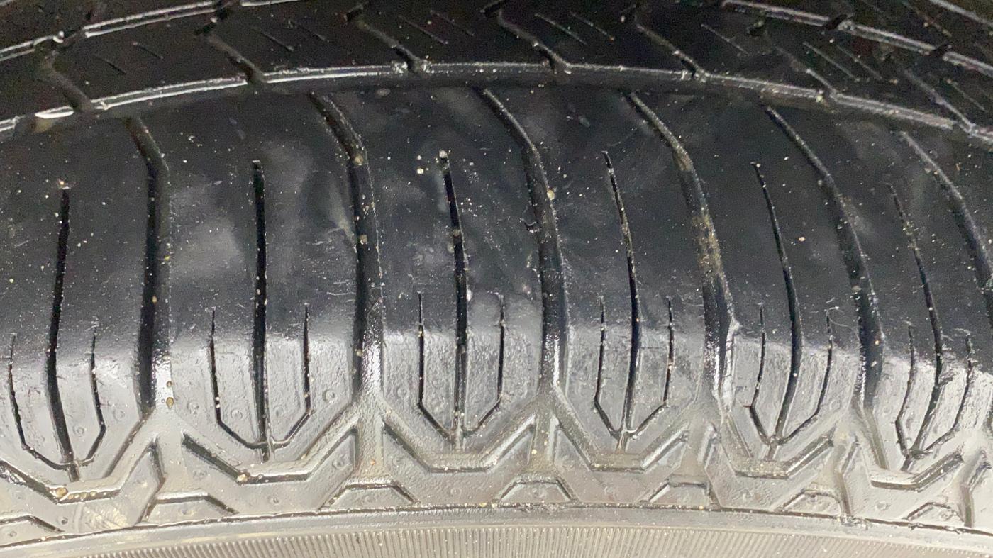 2012 Maruti Swift VXI, Petrol, Manual, 67,012 km, Left Rear Tyre Tread