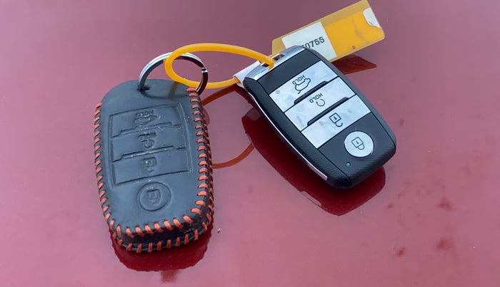 2023 KIA CARENS LUXURY PLUS 1.5 DIESEL AT 7 STR, Diesel, Automatic, 13,641 km, Key Close Up