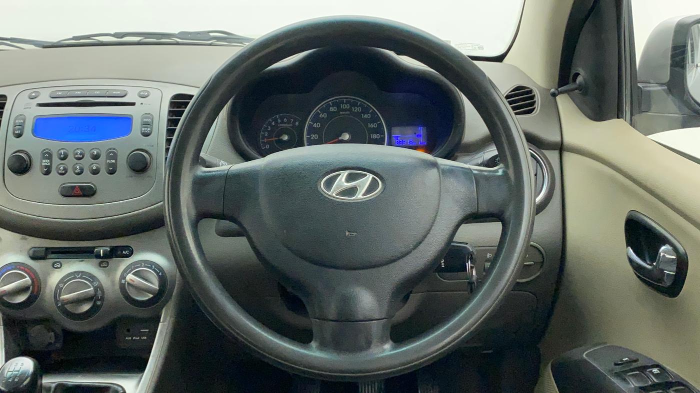 2016 Hyundai i10 SPORTZ 1.1, Petrol, Manual, 83,404 km, Steering Wheel Close Up