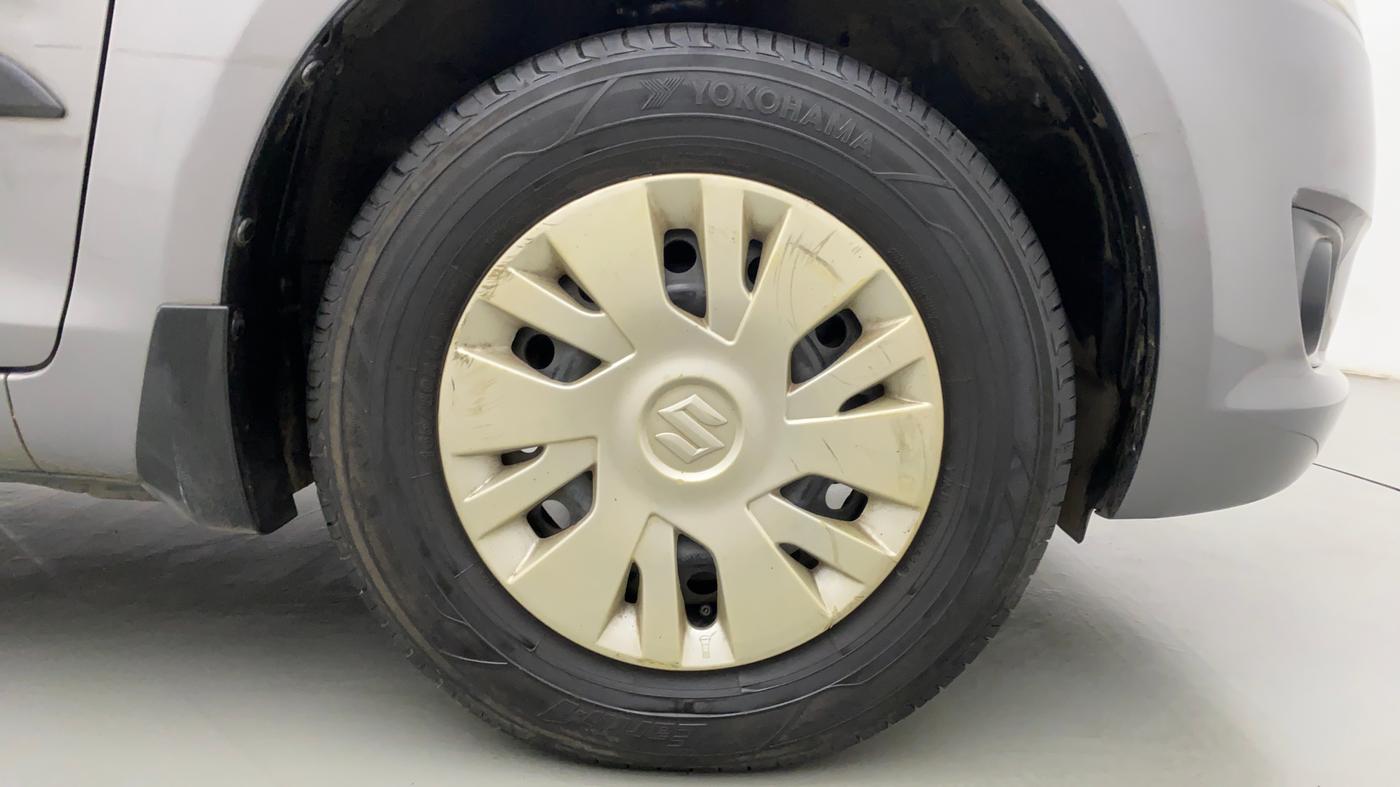 2011 Maruti Swift VXI, Petrol, Manual, 61,138 km, Right Front Wheel