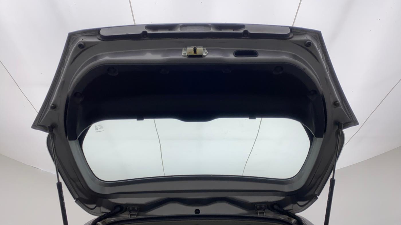 2011 Maruti Swift VXI, Petrol, Manual, 61,138 km, Boot Door Open