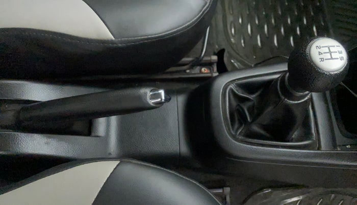 2011 Maruti Swift VXI, Petrol, Manual, 61,138 km, Gear Lever