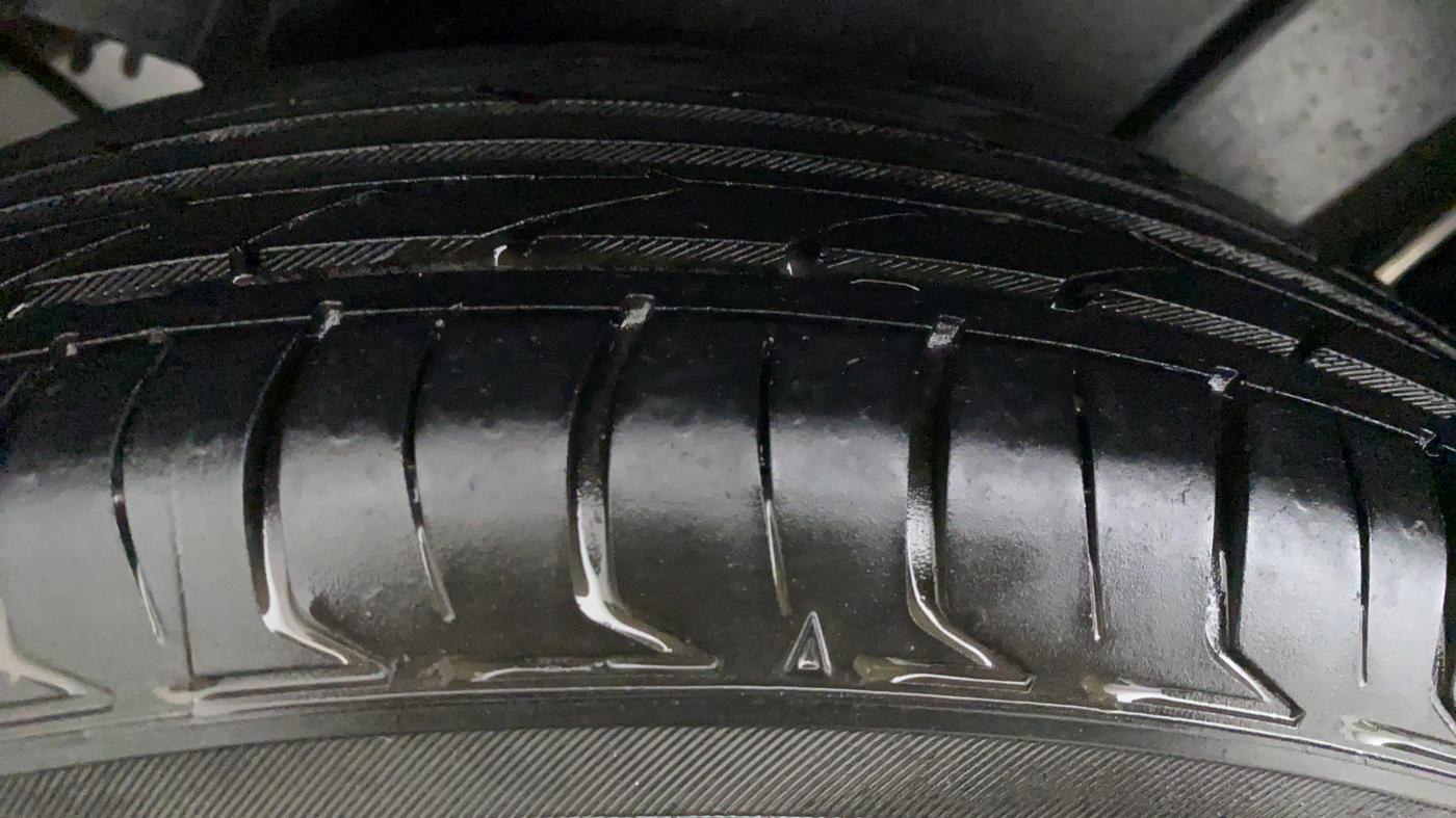 2011 Maruti Swift VXI, Petrol, Manual, 61,138 km, Right Rear Tyre Tread