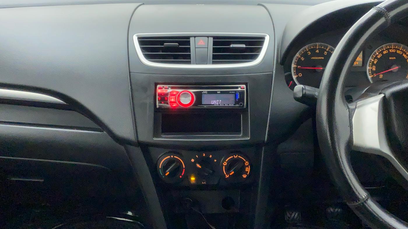 2011 Maruti Swift VXI, Petrol, Manual, 61,138 km, Air Conditioner