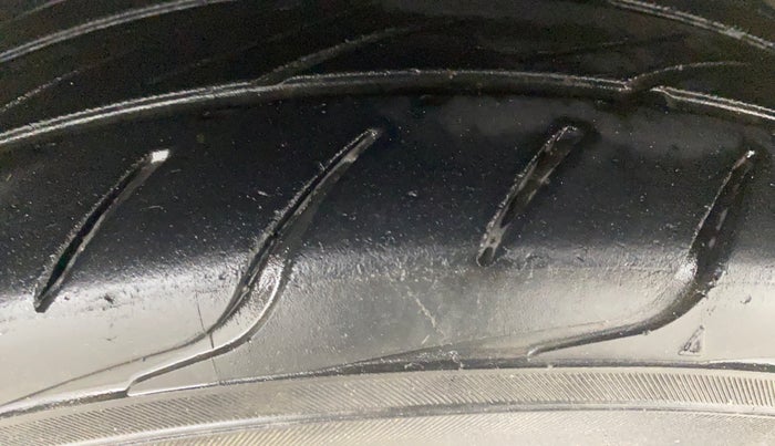 2020 Ford Figo Aspire TITANIUM 1.2 PETROL, Petrol, Manual, 74,744 km, Right Front Tyre Tread