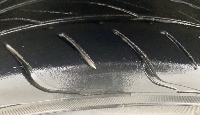 2020 Ford Figo Aspire TITANIUM 1.2 PETROL, Petrol, Manual, 74,744 km, Left Front Tyre Tread