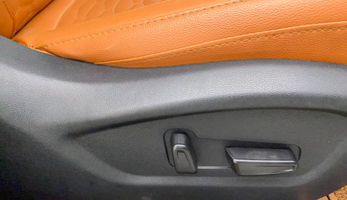 2022 Hyundai ALCAZAR PLATINUM 1.5 MT 7STR, Diesel, Manual, 23,365 km, Driver Side Adjustment Panel