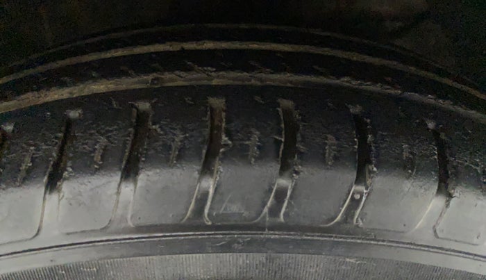 2018 Maruti Dzire VXI, Petrol, Manual, 66,879 km, Right Front Tyre Tread