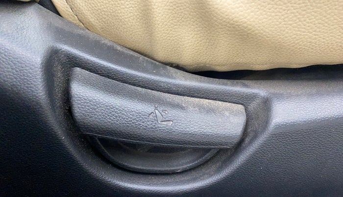 2017 Hyundai Grand i10 ASTA 1.2 KAPPA VTVT, Petrol, Manual, 81,121 km, Driver Side Adjustment Panel