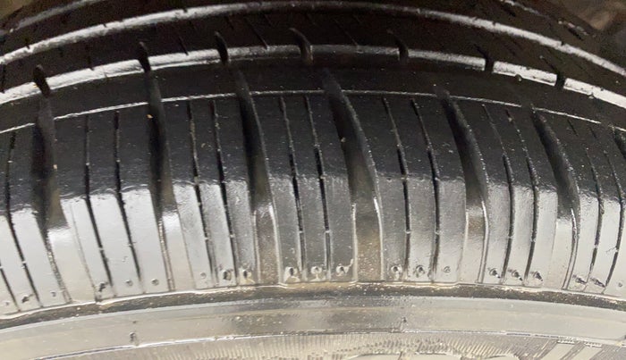 2017 Hyundai Grand i10 ASTA 1.2 KAPPA VTVT, Petrol, Manual, 81,121 km, Right Front Tyre Tread