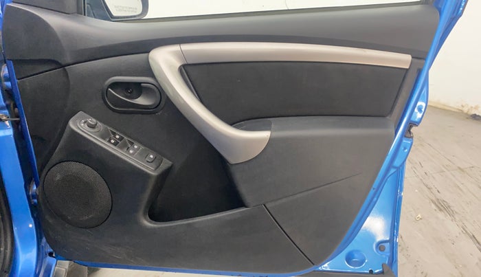 2019 Renault Duster RXS CVT, Petrol, Automatic, 16,867 km, Driver Side Door Panels Control