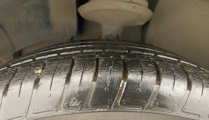 2019 Renault Duster RXS CVT, Petrol, Automatic, 16,867 km, Left Front Tyre Tread