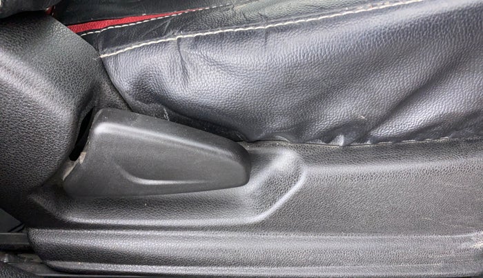 2017 Renault Kwid 1.0 RXL, Petrol, Manual, 13,169 km, Driver Side Adjustment Panel