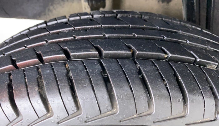 2017 Renault Kwid 1.0 RXL, Petrol, Manual, 13,169 km, Right Rear Tyre Tread