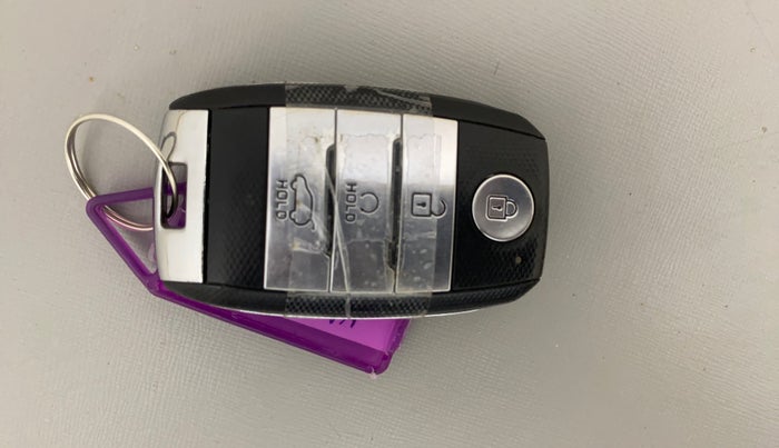 2023 KIA CARENS LUXURY PLUS 1.5 IMT PETROL, Petrol, Manual, 32,480 km, Key Close Up