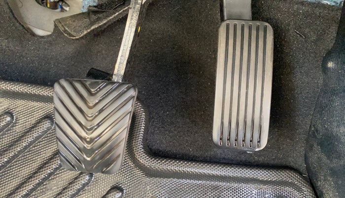 2023 KIA CARENS LUXURY PLUS 1.5 IMT PETROL, Petrol, Manual, 32,480 km, Pedals