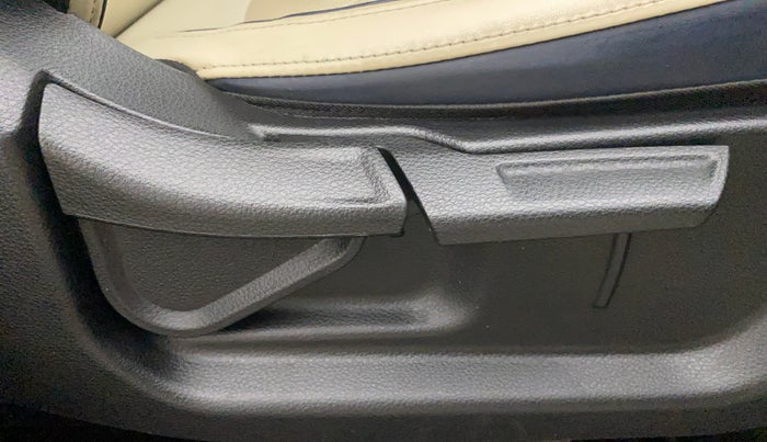 2023 KIA CARENS LUXURY PLUS 1.5 IMT PETROL, Petrol, Manual, 32,480 km, Driver Side Adjustment Panel