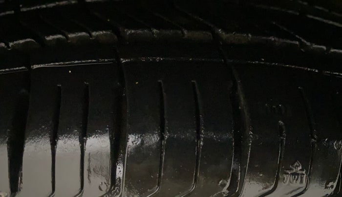 2023 KIA CARENS LUXURY PLUS 1.5 IMT PETROL, Petrol, Manual, 32,480 km, Left Front Tyre Tread