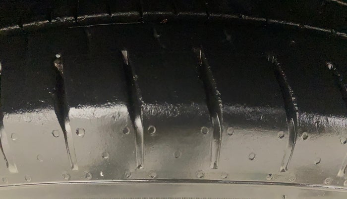 2022 Skoda KUSHAQ STYLE 1.5L TSI MT, Petrol, Manual, 27,212 km, Right Front Tyre Tread