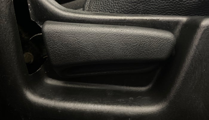 2019 Maruti Alto VXI, Petrol, Manual, 73,400 km, Driver Side Adjustment Panel