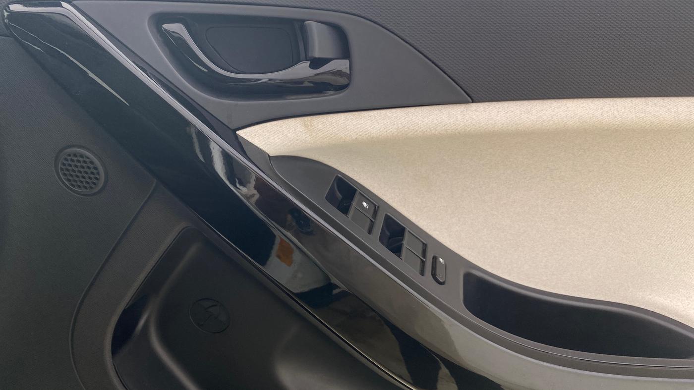 2025 Tata NEXON CREATIVE+ AMT 1.2 PETROL, Petrol, Automatic, 20,665 km, Driver Side Door Panels Control