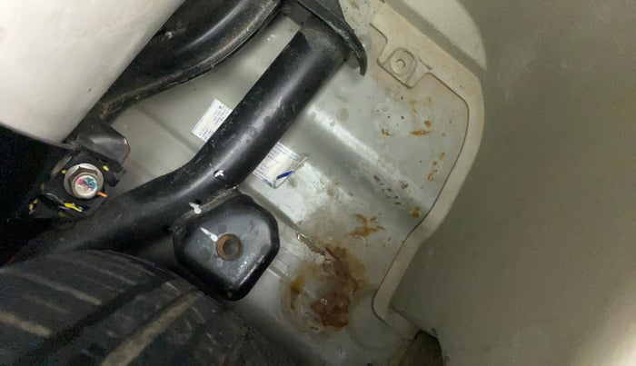 2019 Maruti Celerio VXI (O) CNG, CNG, Manual, 1,12,665 km, Boot floor - Slight discoloration