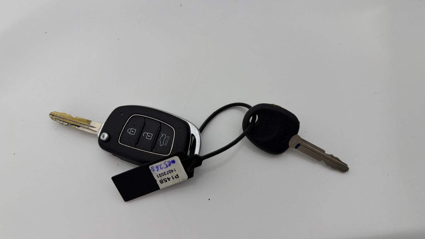 2021 Hyundai AURA S 1.2 CNG, CNG, Manual, 56,003 km, Key Close Up