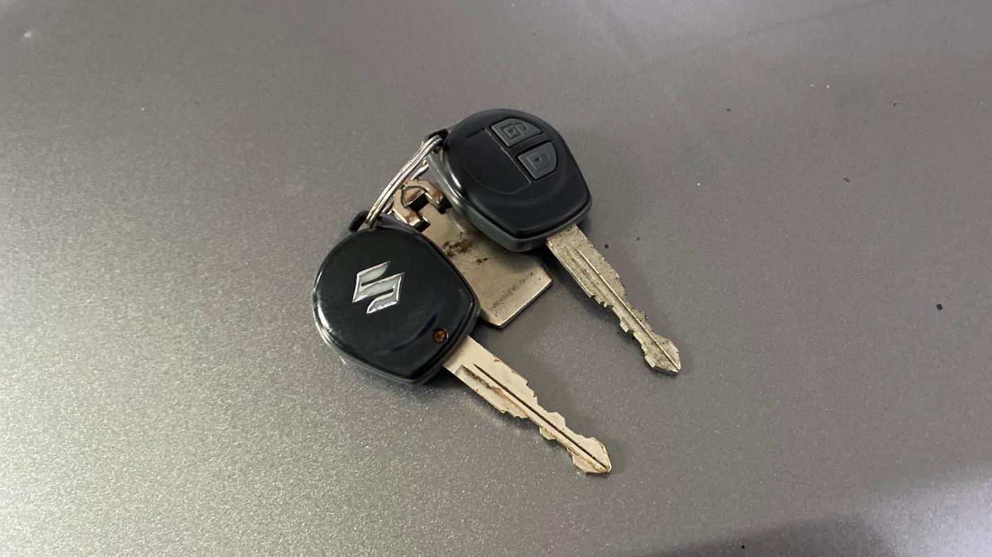 2014 Maruti Swift ZXI, Petrol, Manual, 76,106 km, Key Close Up