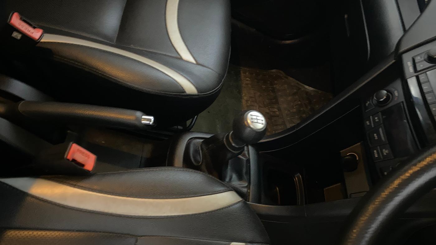 2014 Maruti Swift ZXI, Petrol, Manual, 76,106 km, Gear Lever