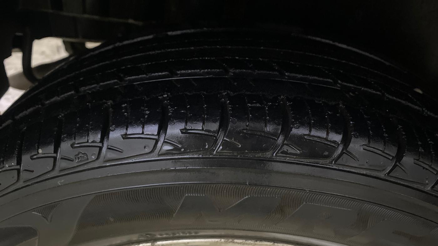 2014 Maruti Swift ZXI, Petrol, Manual, 76,106 km, Right Rear Tyre Tread
