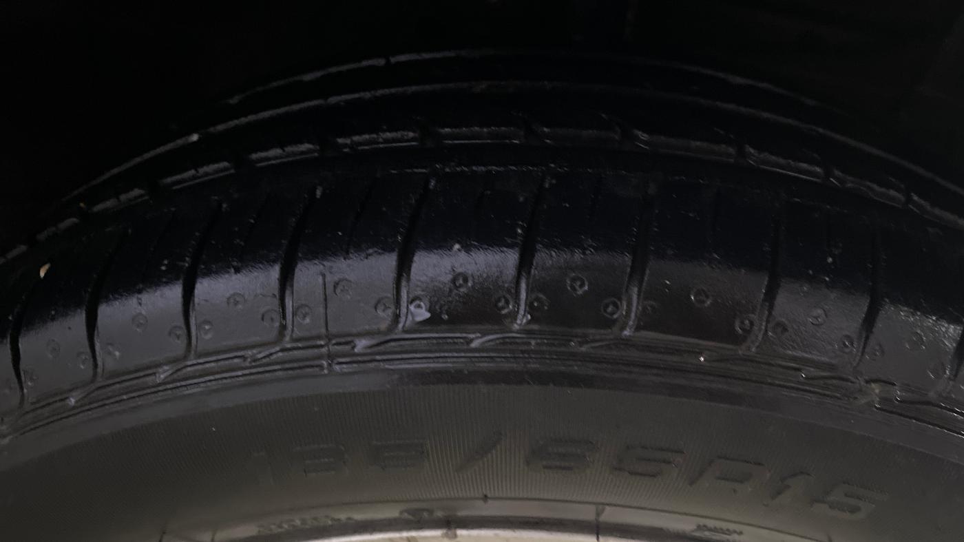 2014 Maruti Swift ZXI, Petrol, Manual, 76,106 km, Right Front Tyre Tread