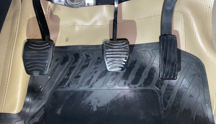 2020 Mahindra MARAZZO M2 8 STR, Diesel, Manual, 74,713 km, Pedals