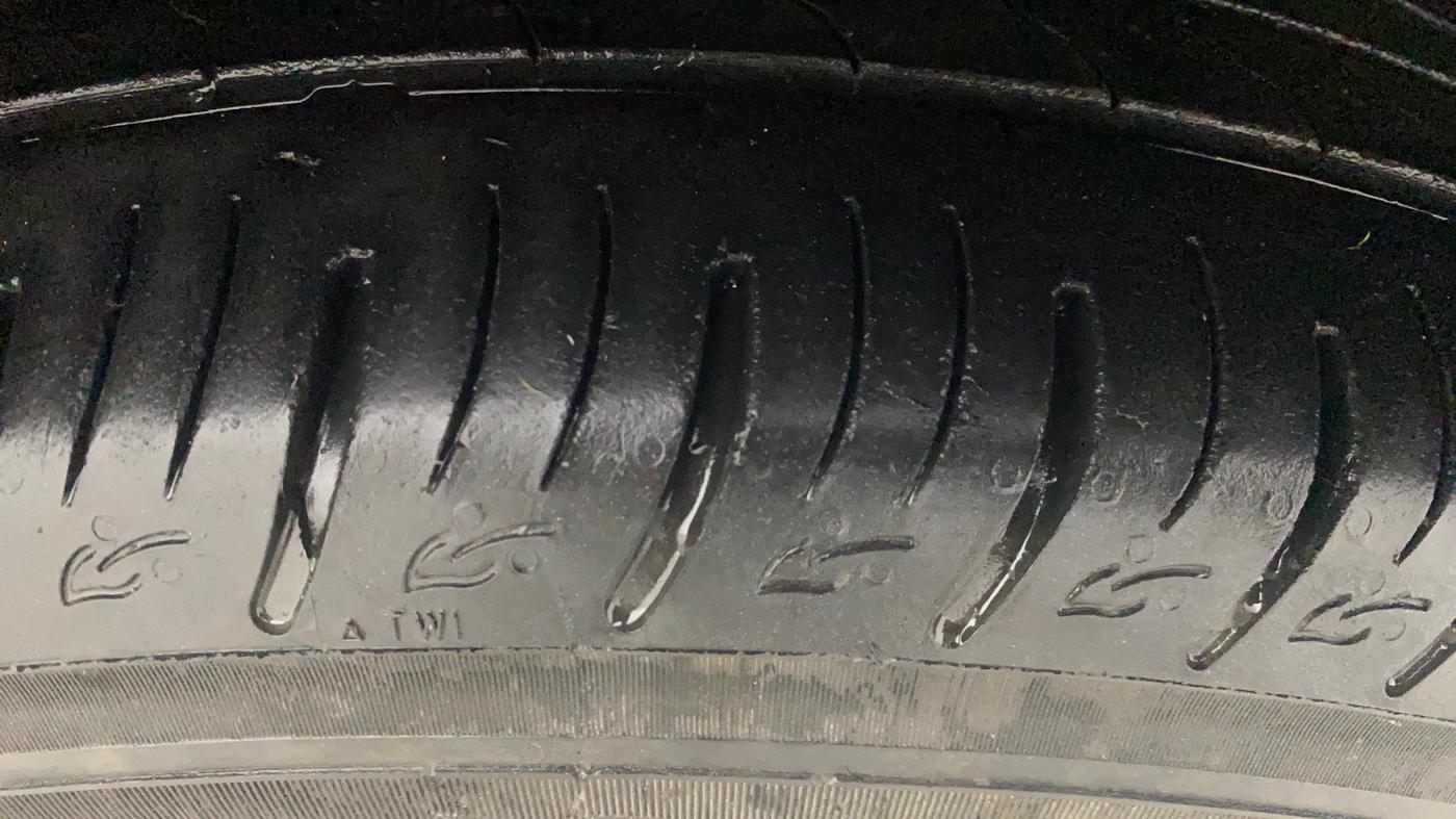 2020 Mahindra MARAZZO M2 8 STR, Diesel, Manual, 74,713 km, Right Front Tyre Tread