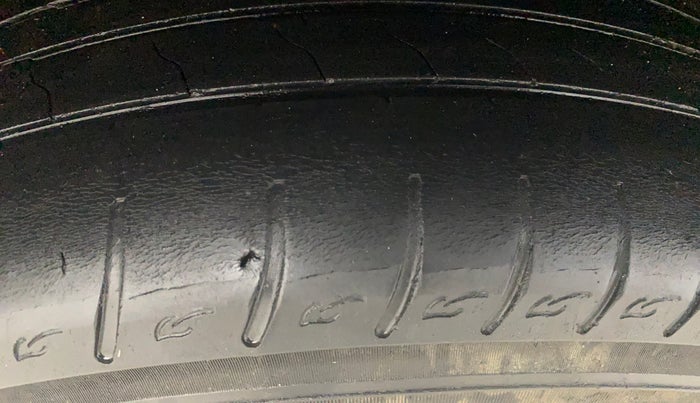 2020 Mahindra MARAZZO M2 8 STR, Diesel, Manual, 74,713 km, Right Rear Tyre Tread