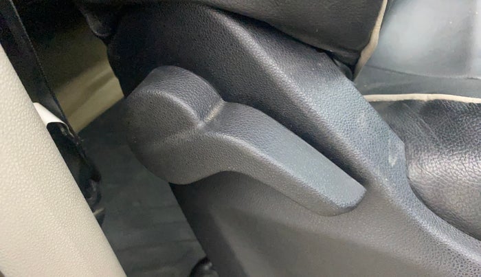 2020 Mahindra MARAZZO M2 8 STR, Diesel, Manual, 74,713 km, Driver Side Adjustment Panel