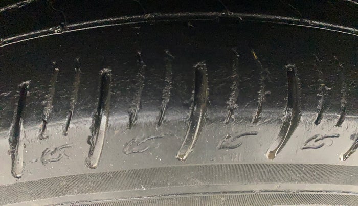 2020 Mahindra MARAZZO M2 8 STR, Diesel, Manual, 74,713 km, Left Front Tyre Tread