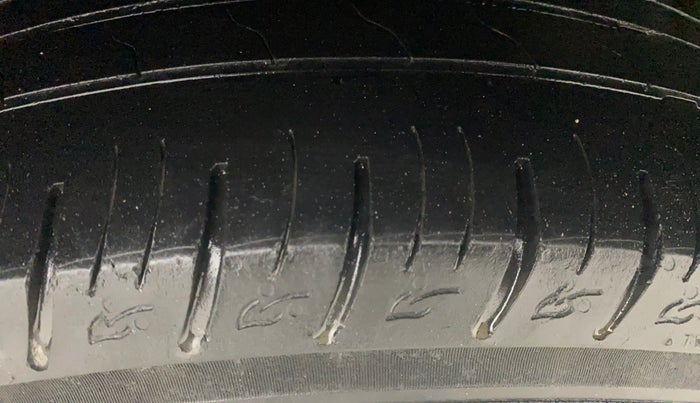 2020 Mahindra MARAZZO M2 8 STR, Diesel, Manual, 74,713 km, Left Rear Tyre Tread