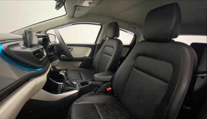 2022 Tata ALTROZ XZA PLUS, Petrol, Automatic, 20,955 km, Right Side Front Door Cabin
