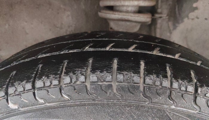 2014 Maruti Alto 800 LXI, CNG, Manual, 63,944 km, Left Front Tyre Tread