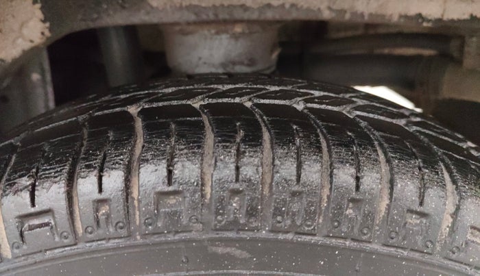 2014 Maruti Alto 800 LXI, CNG, Manual, 63,944 km, Left Rear Tyre Tread