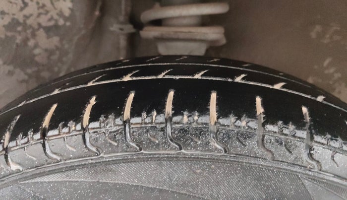 2014 Maruti Alto 800 LXI, CNG, Manual, 63,944 km, Right Front Tyre Tread