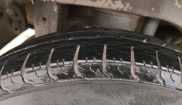 2014 Maruti Alto 800 LXI, CNG, Manual, 63,944 km, Right Rear Tyre Tread